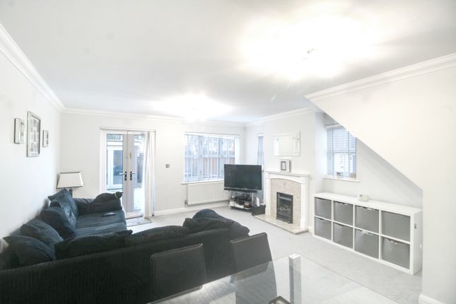 12, Royal Close, Orpington photo 4