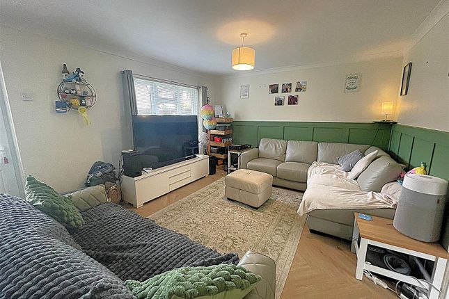 32, School Crescent, Ventnor photo 3