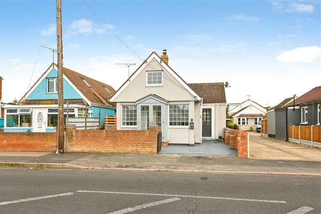 2-bed bungalow on Golf Green Road, CLACTON-ON-SEA, £120,000