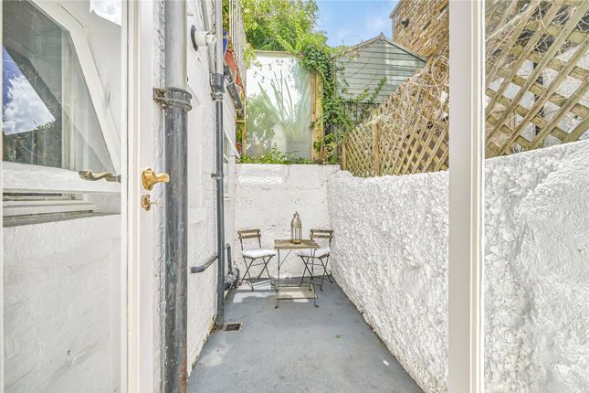 19a, Hannell Road, London photo 2