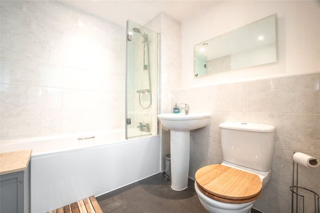 Flat for sale in Kingman Way, Newbury, Berkshire