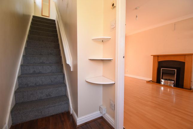 2, Owlett Mead Close, Wakefield photo 4