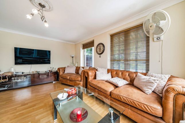 Property for sale in Lion Gate Mews, Wandsworth, London