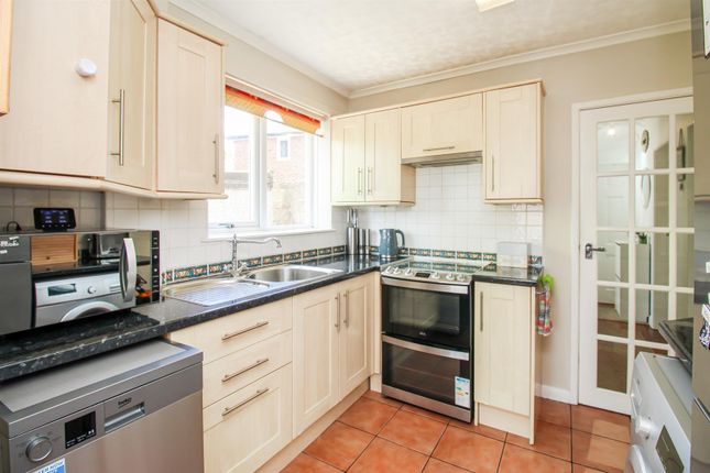 31, Briar Grove, Wakefield photo 4