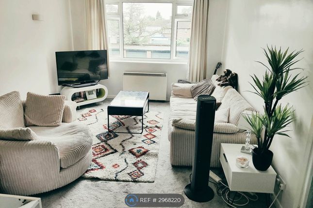 Flat, Charles Court Knighton Drive, Leicester photo 2
