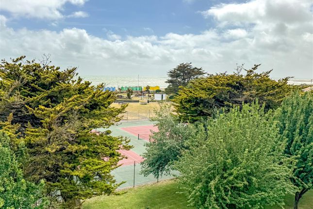 Top Flat, 5, South Terrace, Littlehampton photo 4