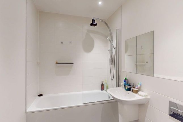 Flat 27, 17, Bessemer Place, London photo 4