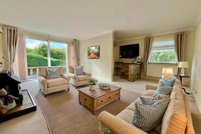 21, Hewlett Way, Cinderford photo 2