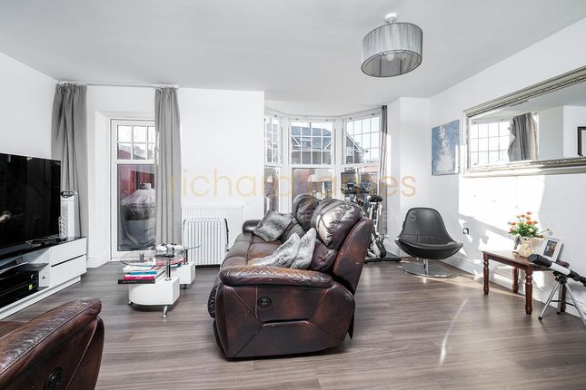 97, Bunns Lane, Mill Hill photo 3