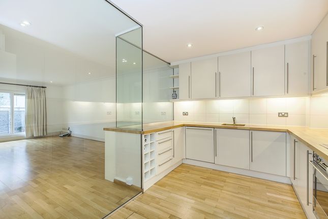 Thumbnail Flat to rent in Hereford Road, London