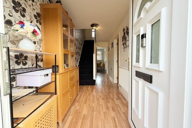 20, Grange Close, Hyde photo 2