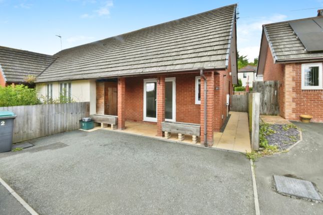 Bungalow to rent in Llys Y Pant, Rhosllanerchrugog