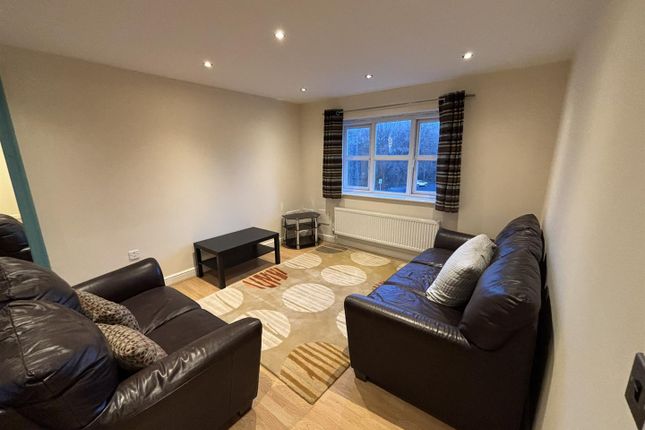 Royalthorn Road, Sharston photo 3