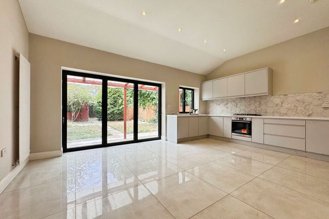 16 Fairfield Crescent, Edgware photo 2