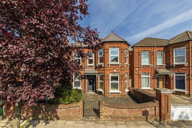 Thumbnail Flat for sale in Manstone Road, London