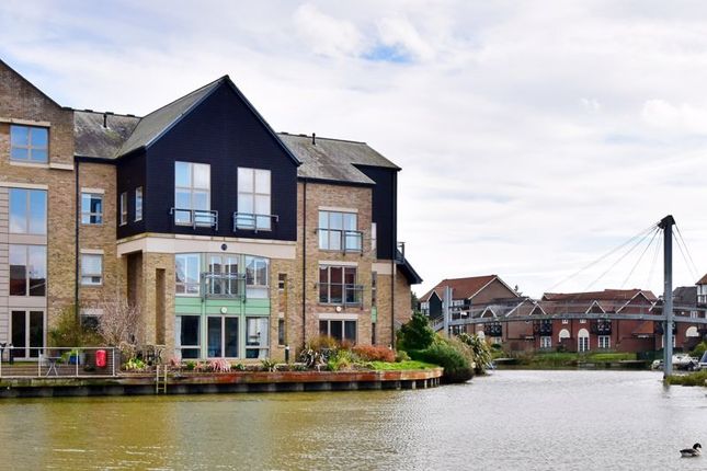 Flat for sale in Marine Point Apartments, Marine Approach, Burton Waters, Lincoln
