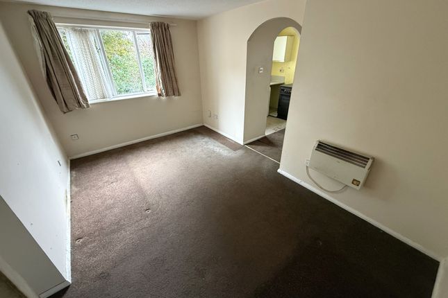 35, Chartwell Close, Greenford photo 2
