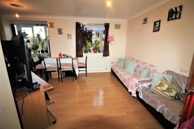 Flat for sale in Lowden Road, Southall