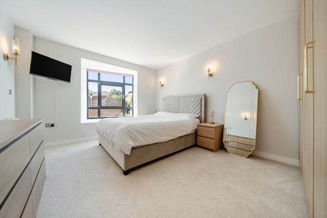 17 Axis Court,, Woodland Crescent, Greenwich photo 4