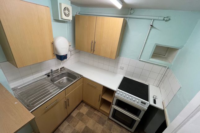 Basement Flat, 28 St Peter Street, Tiverton, Tiverton photo 4