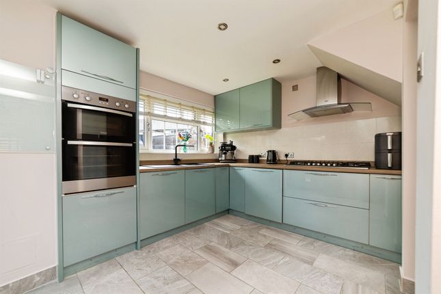 27, Redhall Drive, Hatfield photo 3