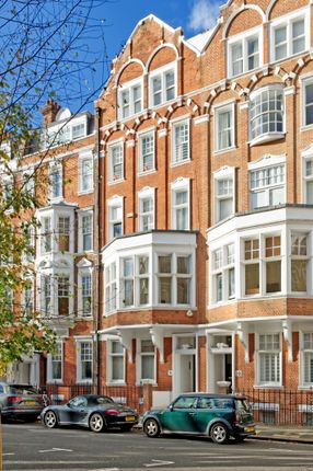 Flat for sale in Embankment Gardens, Chelsea