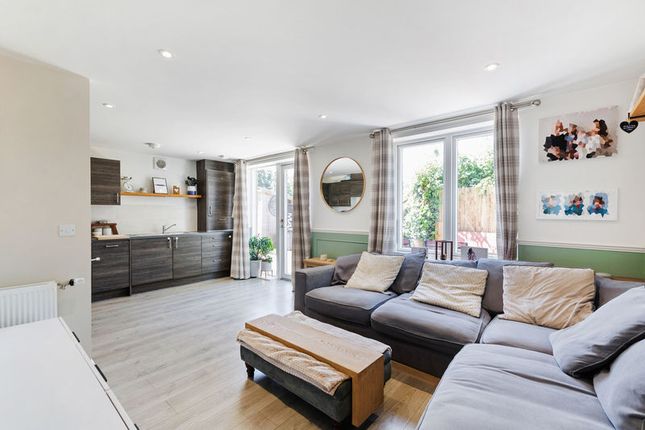 5, Abbey Walk, West Molesey photo 2