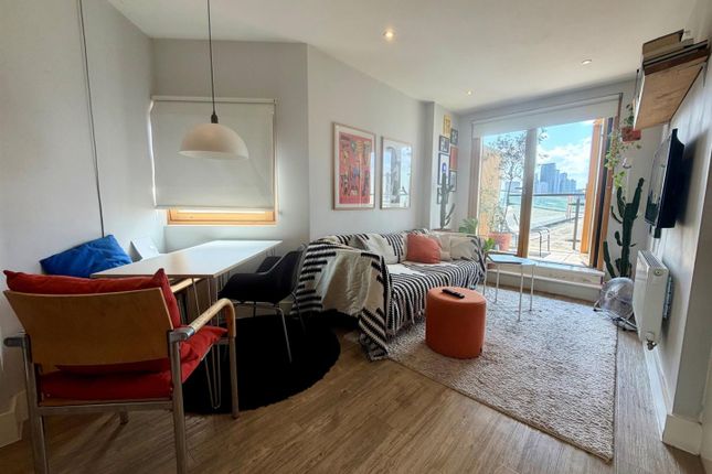 Studio flat on 503, Salcombe Court, Bow, £275,000