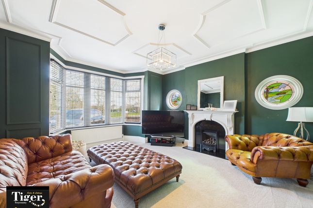 Cam02176G0-Pr0528-Still019