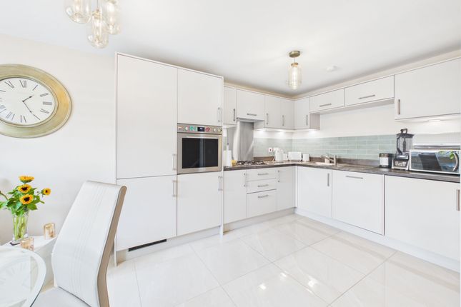 6 Birchwood Crescent, Glasgow photo 4