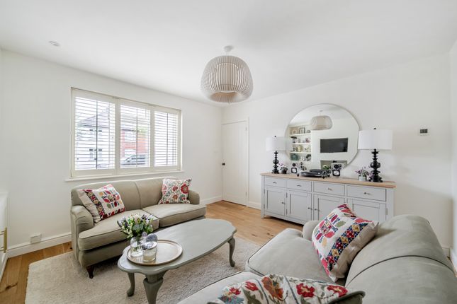 97, Coverts Road, Esher photo 3