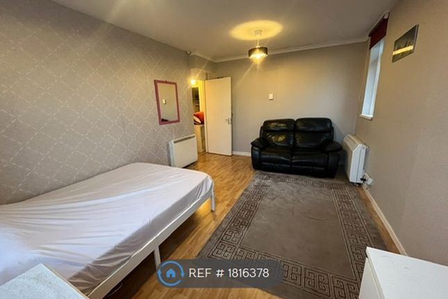 Parkside House, Bell Farm Avenue, Dagenham photo 3