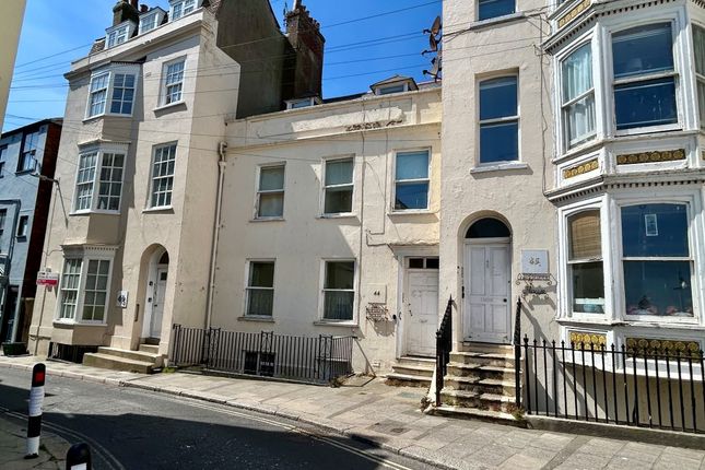 4-bed flat on 44, East Street, Weymouth, £275,000