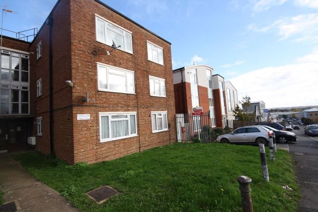 2 Bed Flat For Sale In Belvue Road Northolt UB5 Zoopla
