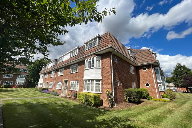 Thumbnail Flat to rent in Hemingford Road, North Cheam, Sutton