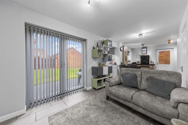 36, Wisteria Way, Northampton photo 3