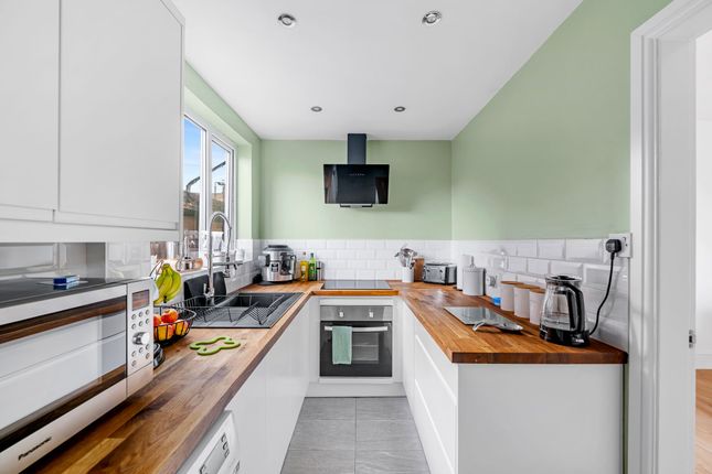 30 Bristol Drive, Lincoln photo 3