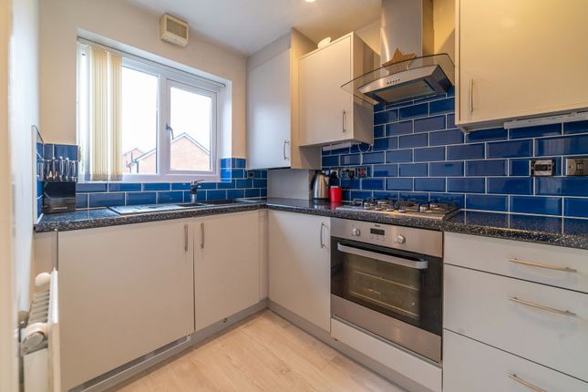 38, Briars Mount, Stockport photo 4