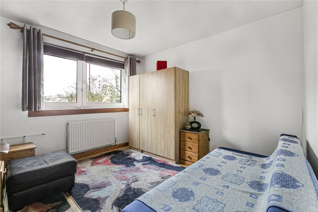 Flat 9, Swaythling House,, Tunworth Crescent, London photo 4
