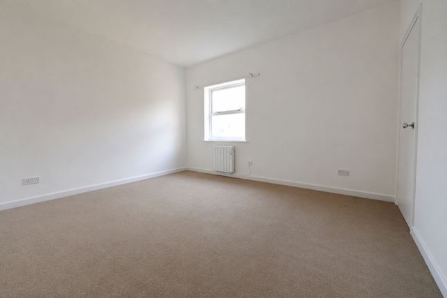 Flat 2, Woodbine Court, Bognor Regis photo 5