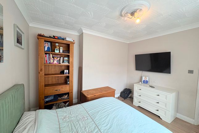 44 Heol Glannant, Bridgend photo 4