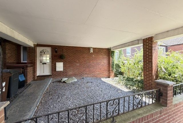 24, Bushey photo 2