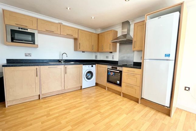 2 bed flat to rent in Quayside Drive, Colchester CO2