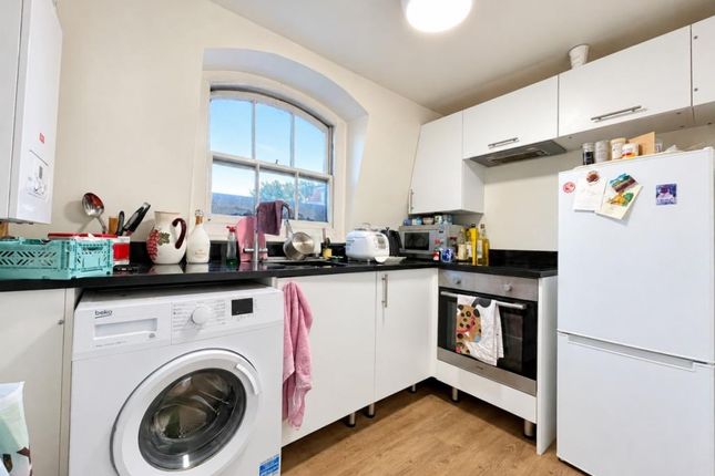 Amhurst Road, London photo 2