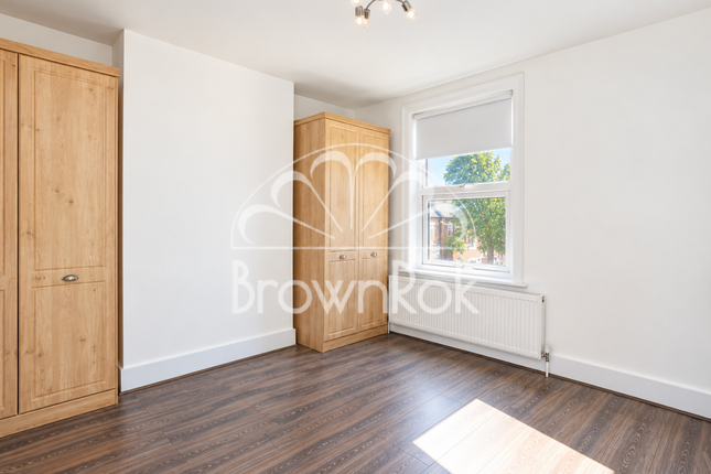 Ravenhurst Avenue, Hendon photo 3