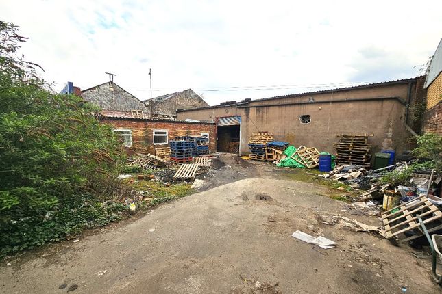 Warehouse to let in Sandfold Lane, Levenshulme, Manchester