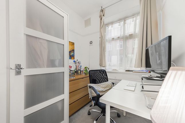 Flat for sale in Mitcham Lane, London