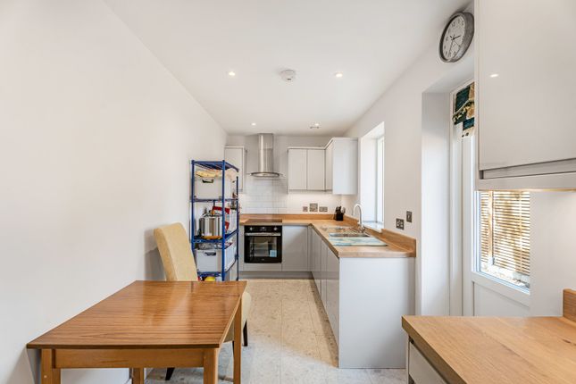 2B, Glebe Road, Surrey photo 4