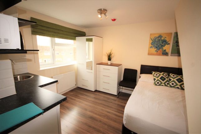 Room 2, 56, Thornhill, Northampton photo 2