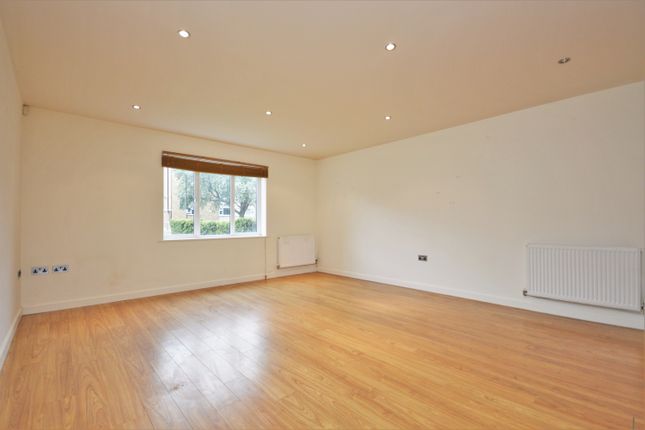 Apartment 3, Forest Point, 33, Dacres Road, Forest Hill photo 2